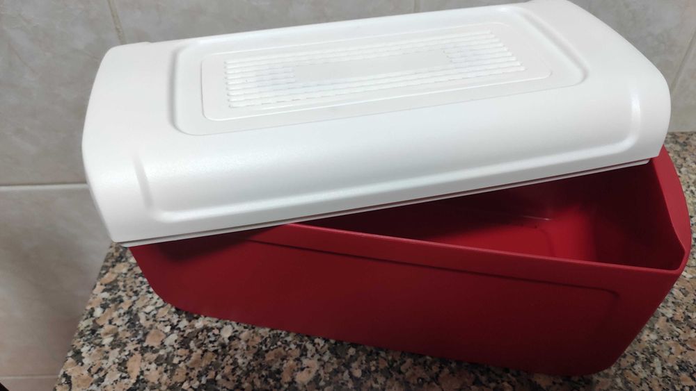 Caixa do pão Tupperware