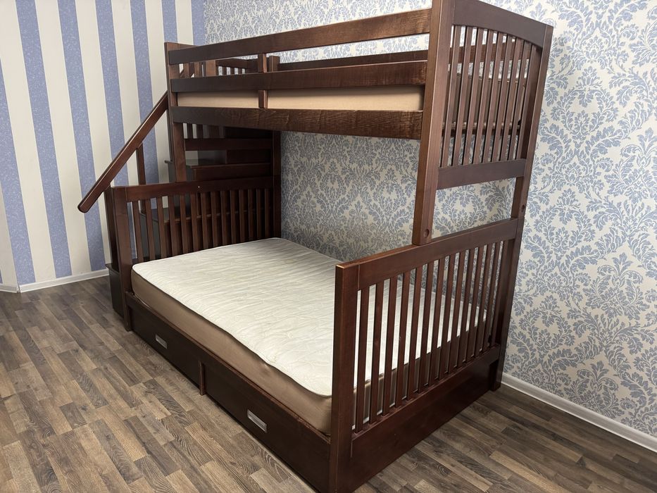 Дитяче двохʼярусне ліжко з дерева сосна з сходами і шухлядами