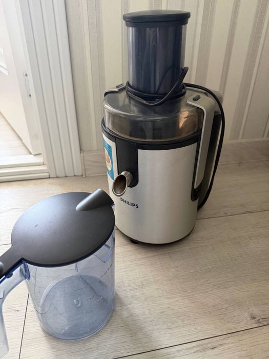 Продам соковыжималку Philips HR1861 .