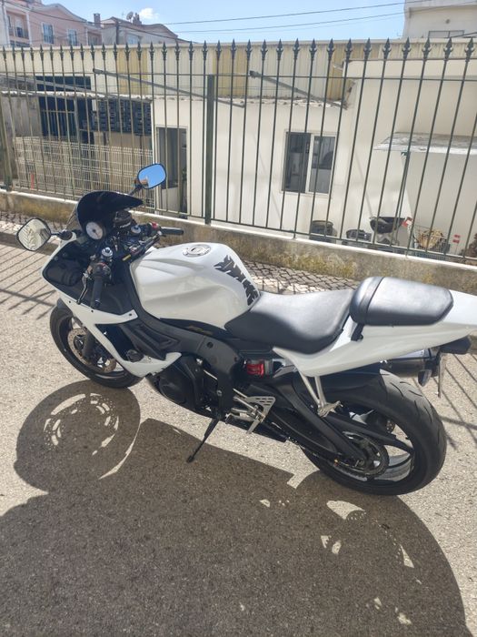 Yamaha R6 2004 .
