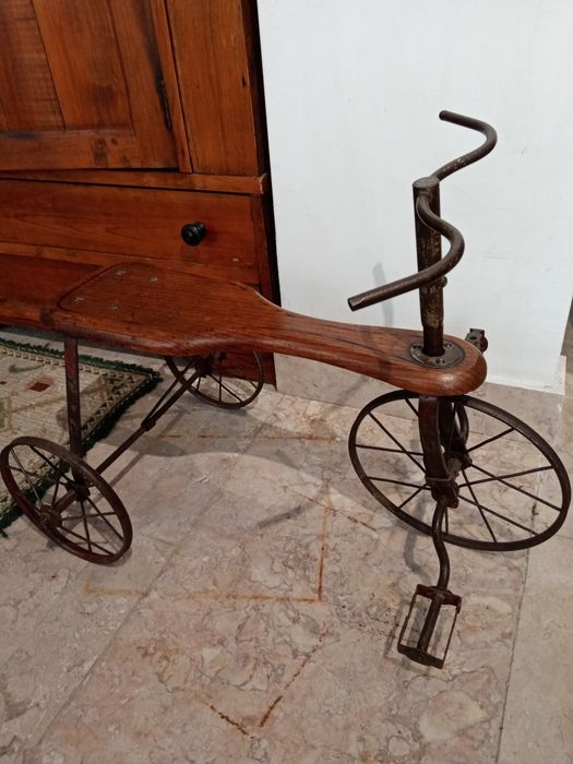Triciclo antigo madeira