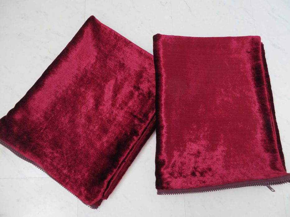 Чохли на диванні подушки.