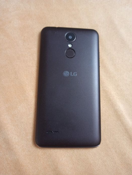 Телефон LG  рабочий хорошее состояние