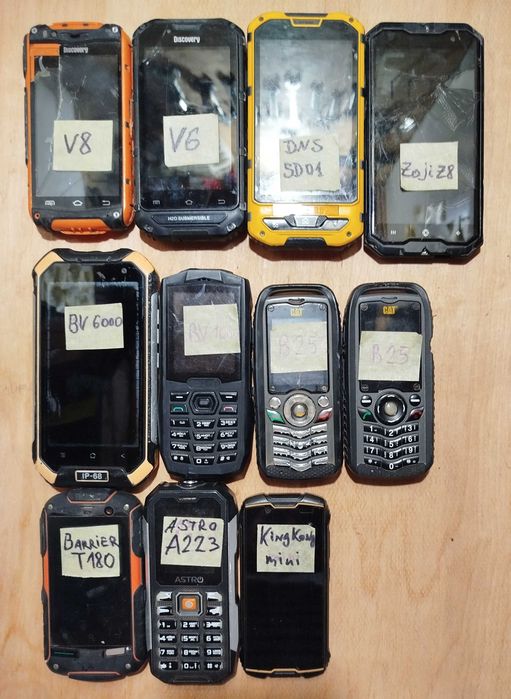 04.12 Лот мобільних, захищених, радіотелефонів та смартфонів. Вживані.