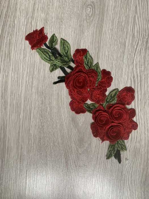 Haftowana naszywka róża 3D