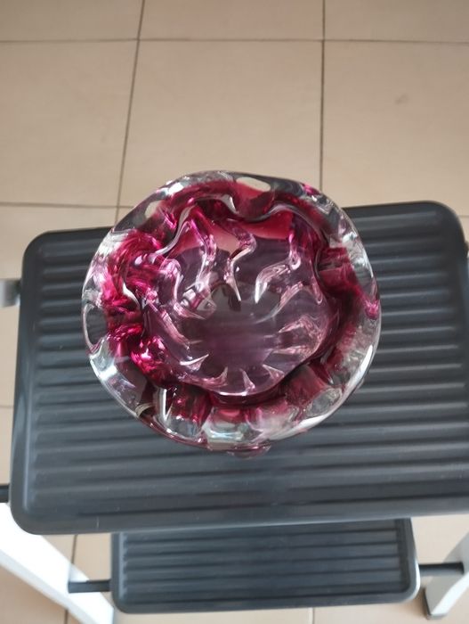 Cinzeiro em vidro maciço