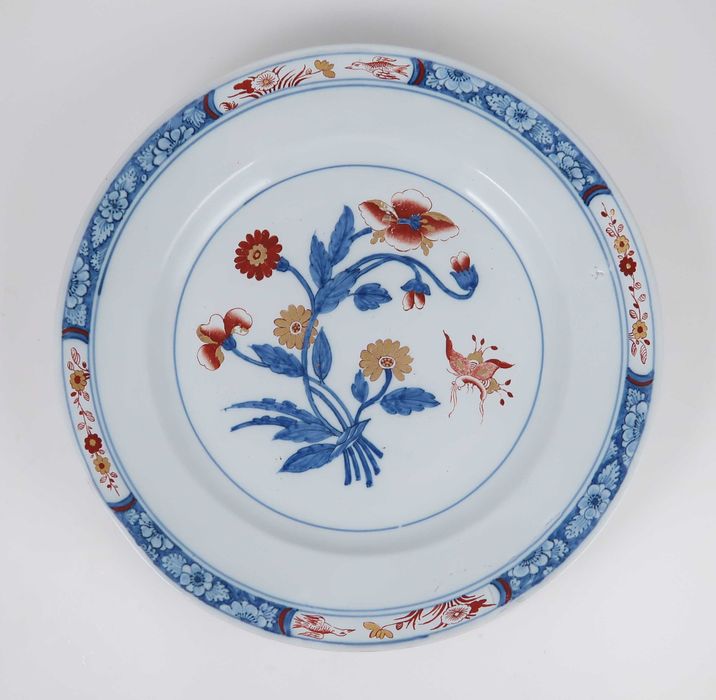 Prato antigo em porcelana Séc. XVIII/XIX