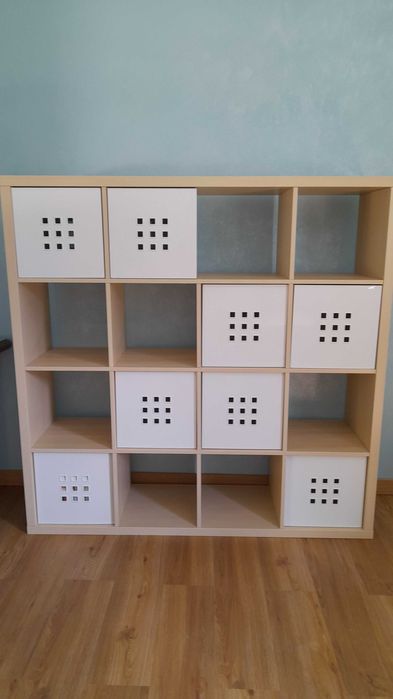 Móvel de arrumação com compartimentos