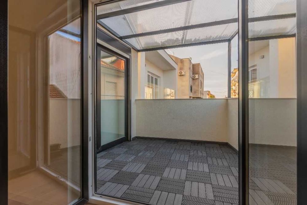 Apartamento T3 totalmente remodelado e com garagem - Santarém
