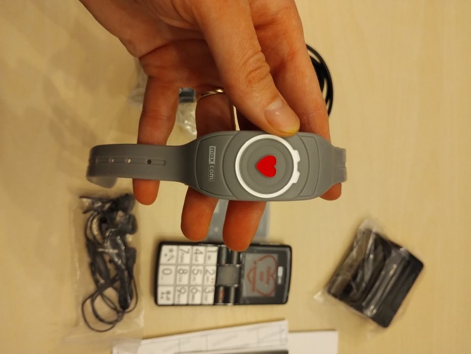 Telefon dla seniora z opaską Maxcom MM715BB