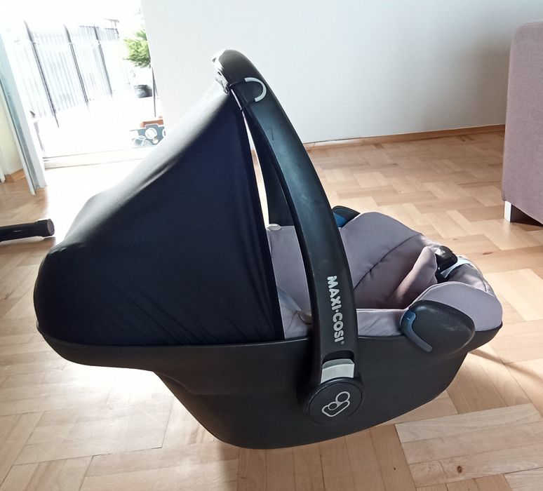 Nosidełko / Fotelik samochodowy MAXI COSI PEBBLE 0-13kg+ adaptery