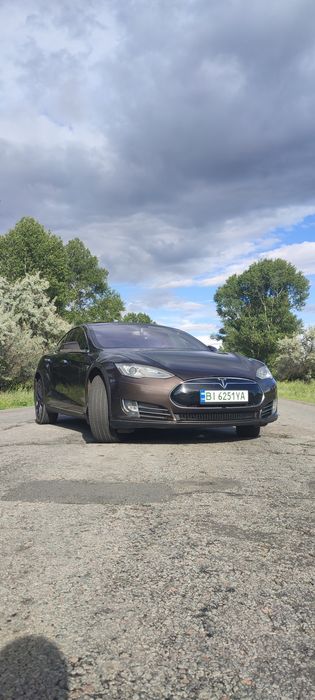 Tesla Model S 400к.с