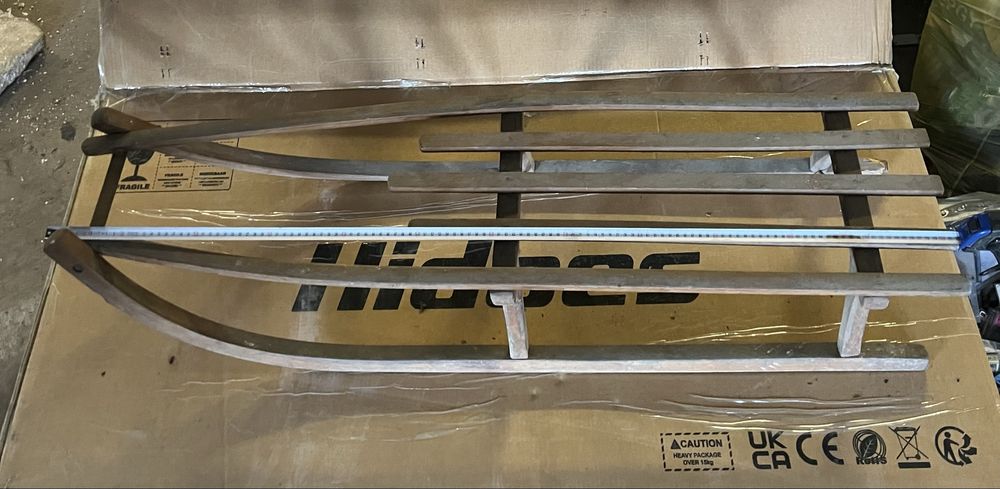 Stare retro sanki drewniane