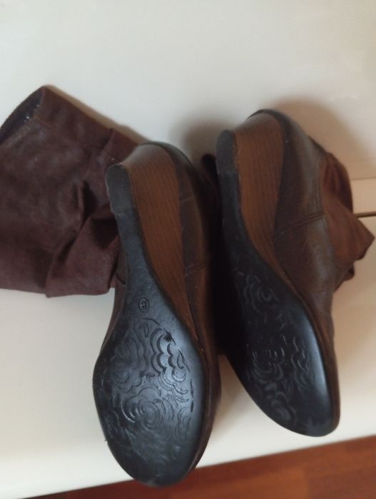 Botki na niewielkim koturnie, w stylu boho - r. 39