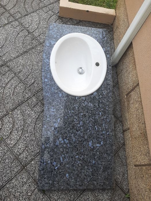 Pedra com lavatório