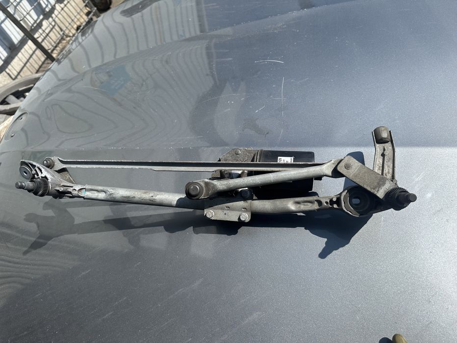 Motor limpa para-brisas frente bmw serie 3 E91 320 ano 04.2012