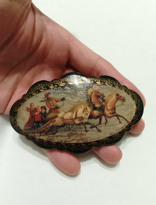 Лаковая миниатюра заколка Мстера подписная