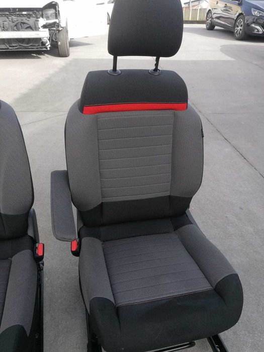 Conjunto Bancos Citroen C3 Aircross II em Stock