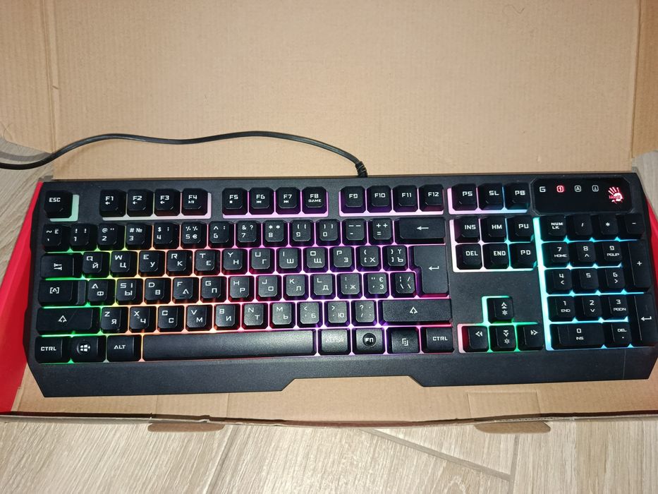 Геймерская клавиатура bloody.