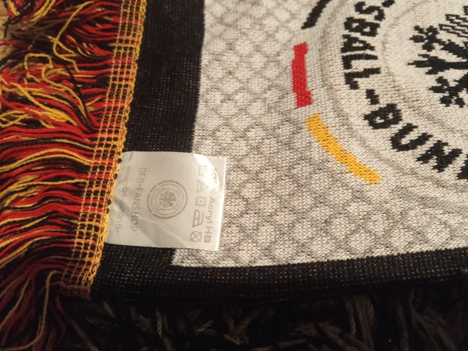 Zestaw 14 szali piłkarskich