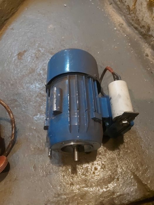 Silnik elektryczny do podajnika - 0,18 kW TYP SEMKg BESEL