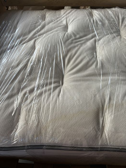 Cama de madeira maciça + estrado