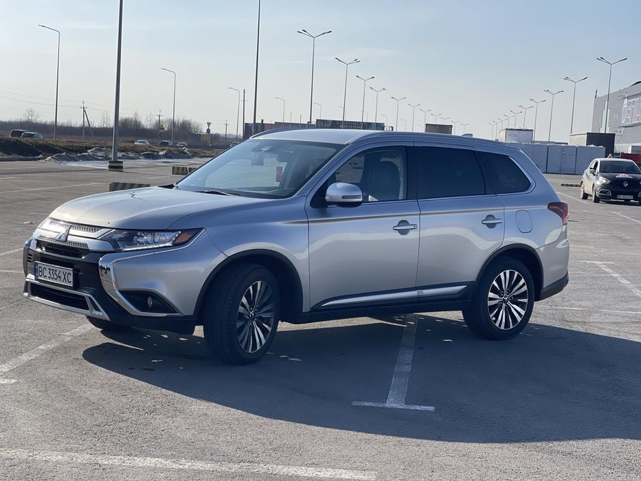Mitsubishi outlander 3 sel 2020 рік