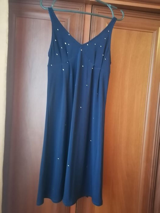 Легка та зручна коктельна сукня