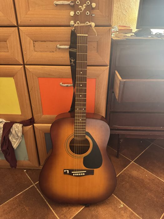 Guitarra yamaha nova