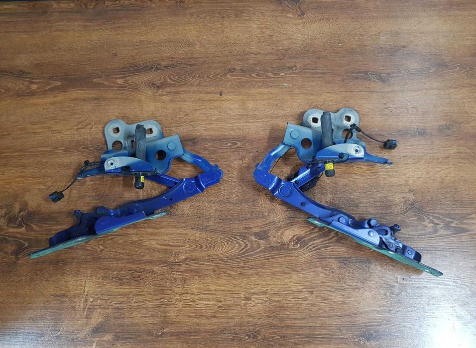 Права завіса петля капота з піропатроном Jaguar E-Pace разборка шрот