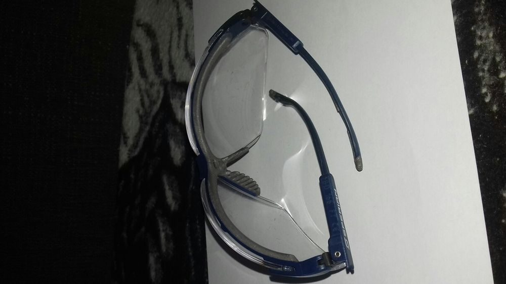 Dwie pary Nowe okulary ochronne Safety Glasses i Sperian.