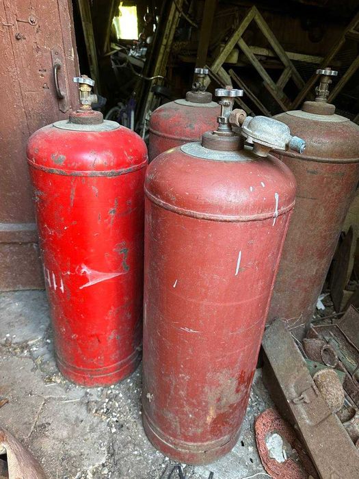 газовые баллоны( с газом полные)