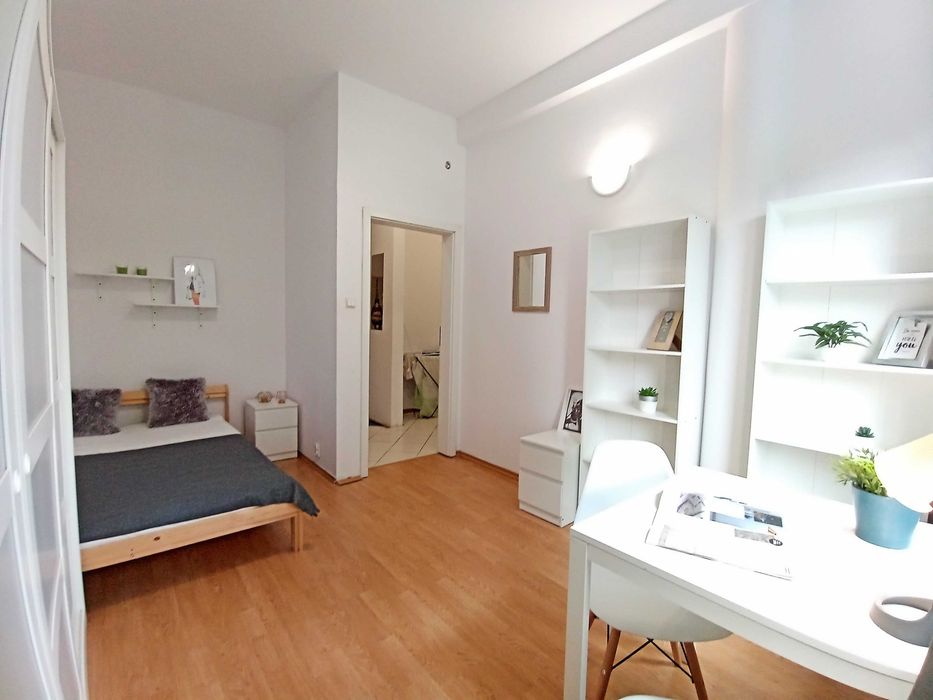 Komfortowy, duży pokój Okęcie- Hynka. Comfy room (also for couple). Комфорт номер