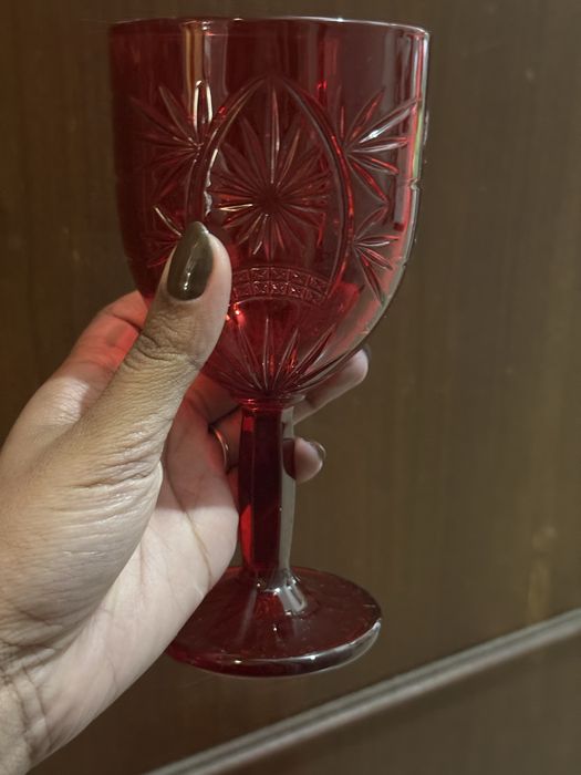 Red Wine Glasses494506421571430400