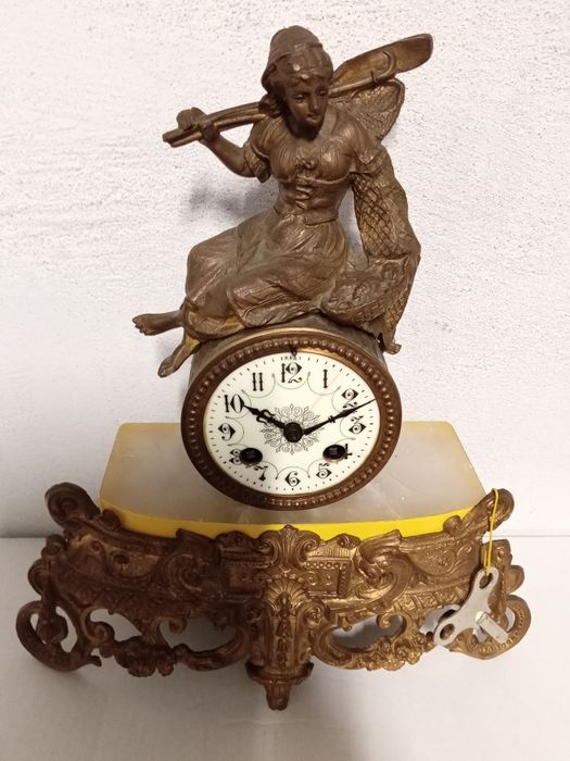 Antyczny zegar kominkowy