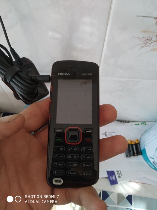 Telemóvel Nokia express music com teclas