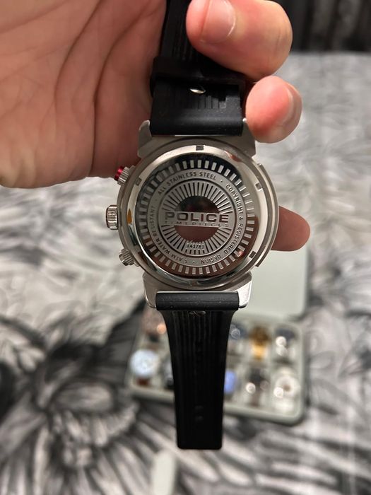 Relogio Police com muito estilo, original.