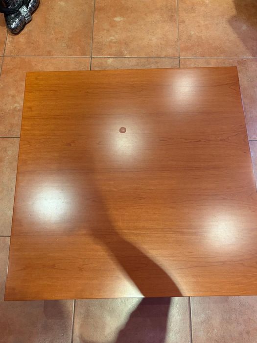 Mesa de sala em madeira