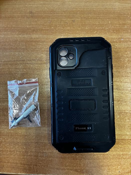 Продам  бронечехол на iphone11