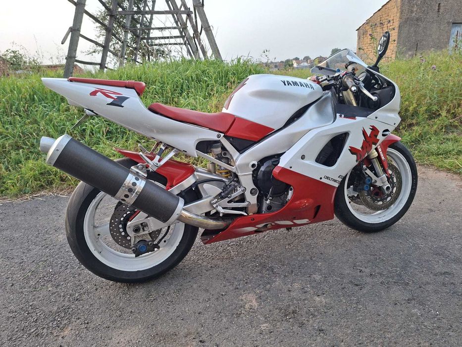 YAMAHA R1 para recuperar ou para peças