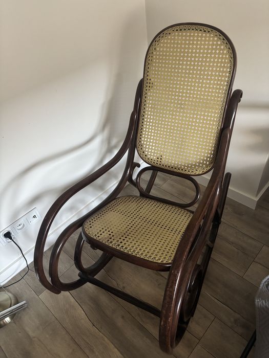 Fotel bujany drewniany