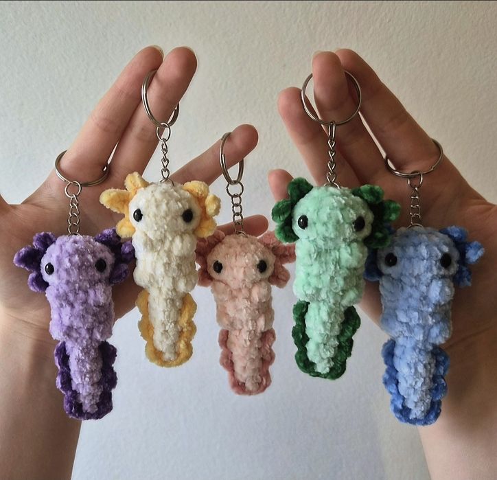 Brelok aksolotl na szydełku amigurumi crochet szydełkowanie handmade