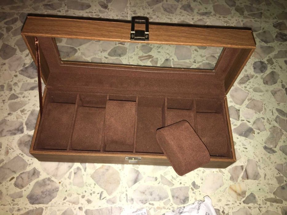 Szkatułka na zegarki brązowa 6 przegródek  NOWA