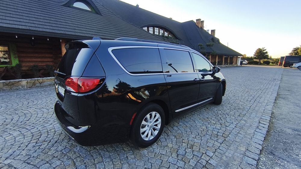Chrysler Pacifica 8 osób