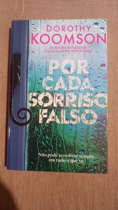 Livro Por cada sorriso falso
