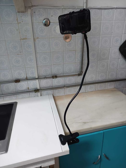 Suporte de telemóvel – 8€