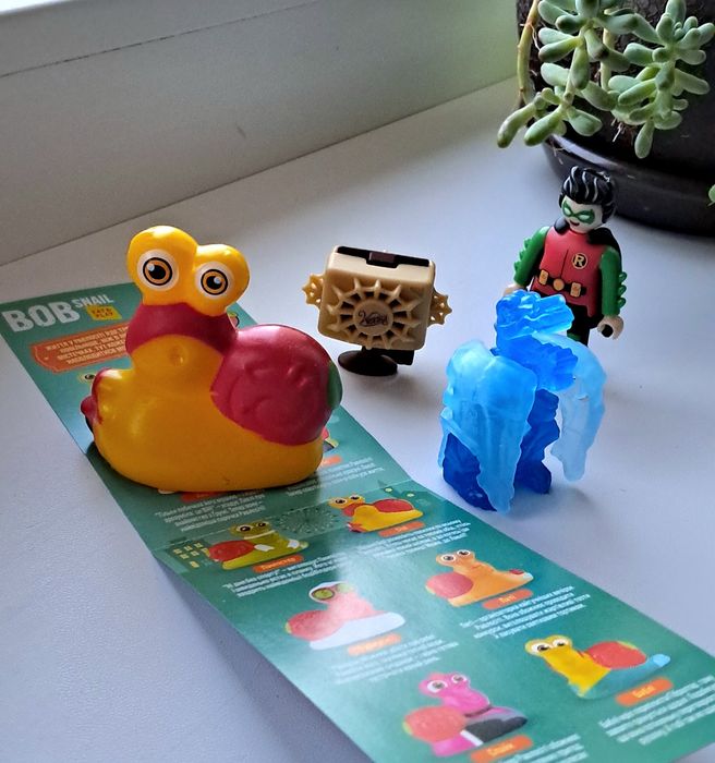 Фігурки kinder, вкладки до natoons  малята
