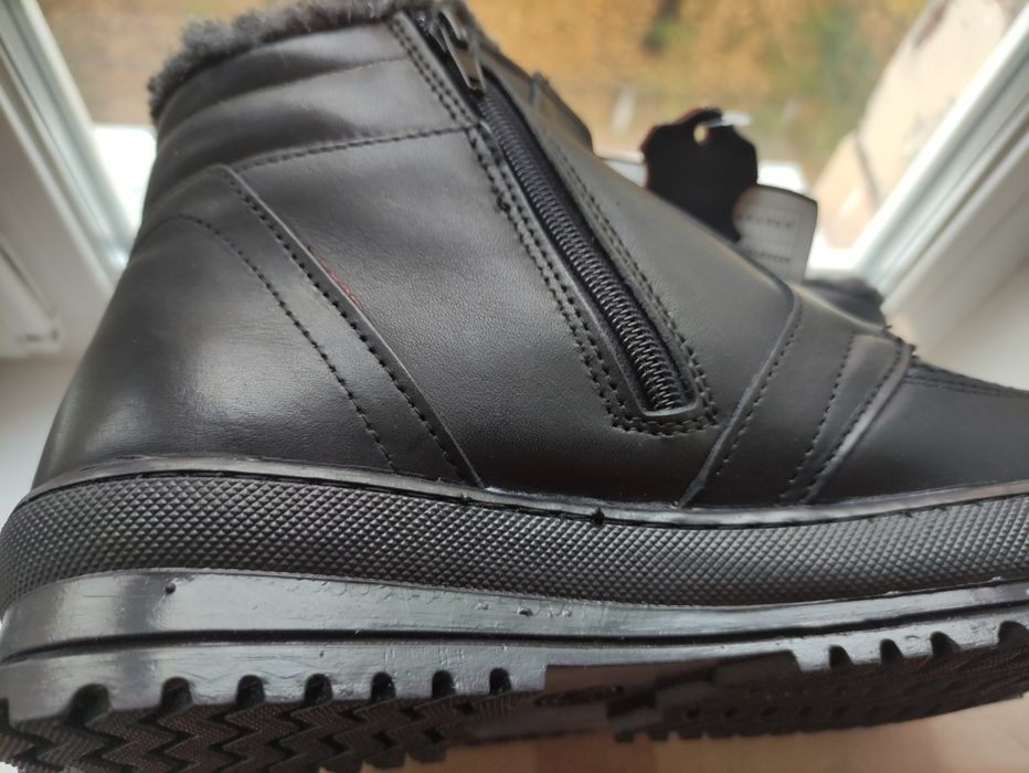 Чоловічі зимові черевики, нові,натуральна шкіра,набивна вовна!