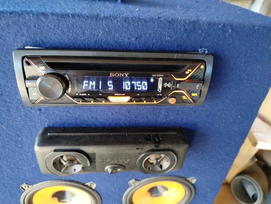 Оригінальна Автомагнітола