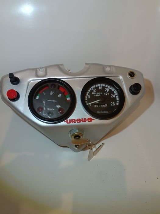 Pulpit, deska rozdzielcza..  Wskaźnik temperatury, licznik mth 360